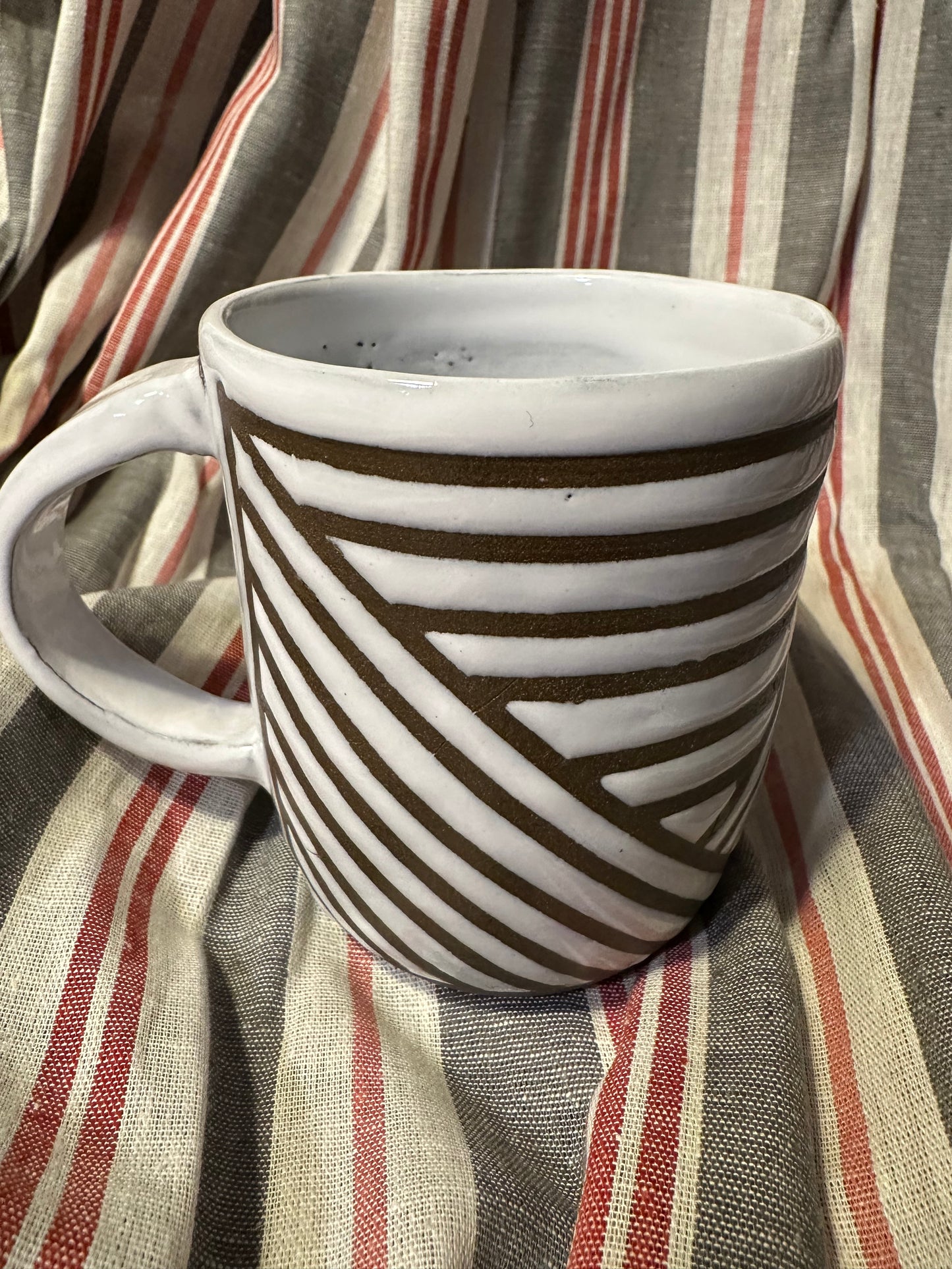 Small diagonal stripes mug